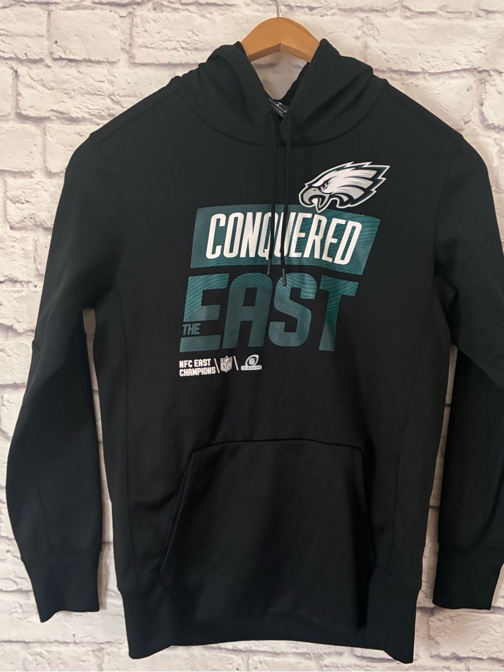Nike Men’s Black Philadelphia Eagles Pullover Hoodie - Medium
